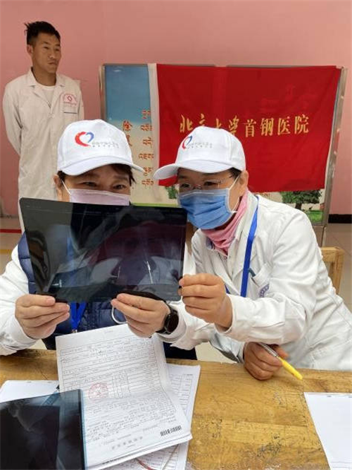 北京大学首钢医院专家在青海果洛义诊记516.png