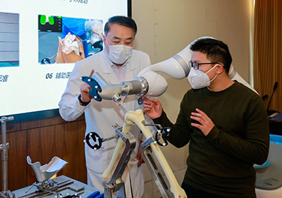 北京大学首钢医院『HURWA和华机器人临床试验项目启动会』圆满举办.jpg