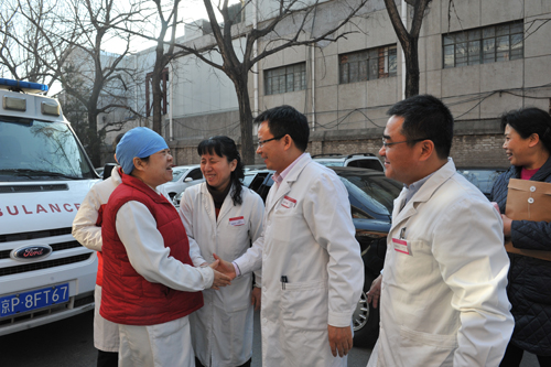 向平超书记慰问社区职工1.jpg