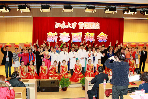 演员领导合影_副本.jpg