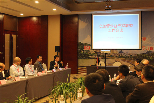 唐强主持联盟会议1.jpg