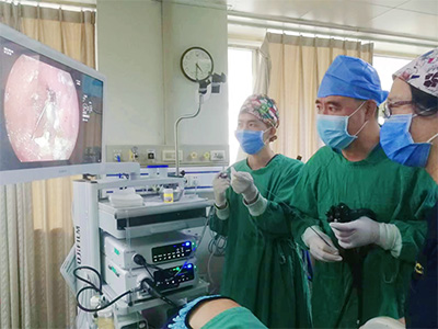 老人误食缝衣针，消化内科急诊内镜手术“捞针”救人.jpg