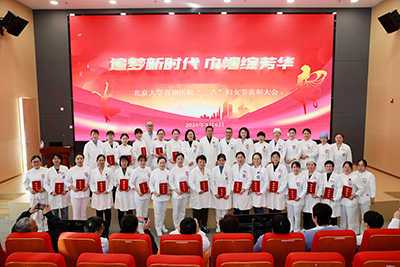 4-合影巾帼标兵.jpg