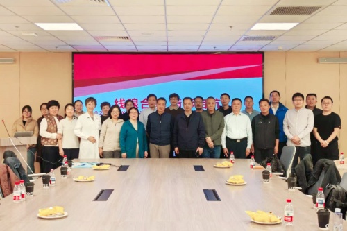 合影_副本.jpg 合影_副本.jpg