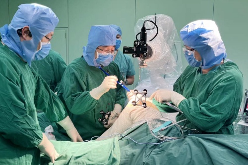 京西首例just骨科机器人辅助下全膝…